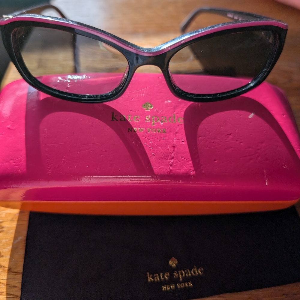 Kate Spade Rana sunglasses. Black/pink with case and cleaning cloth